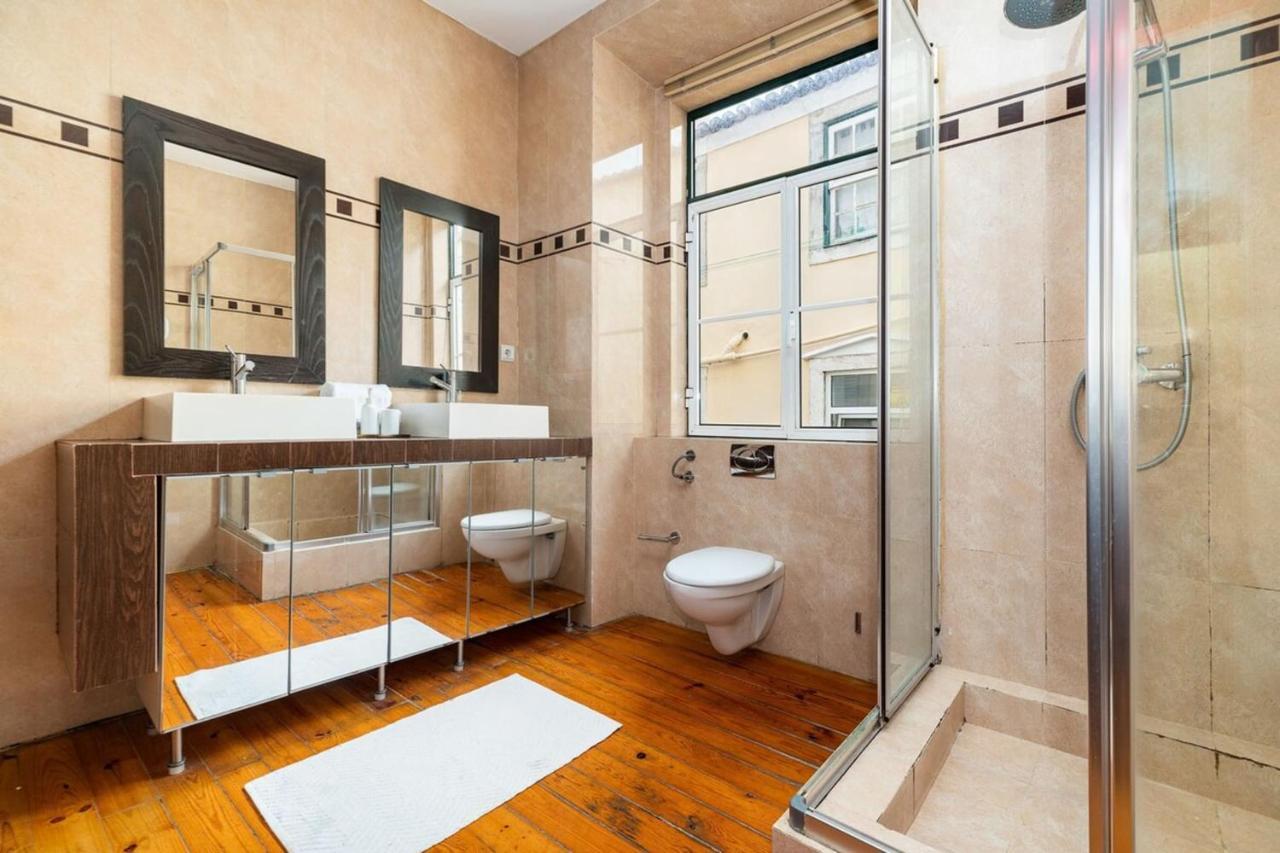 Charming 2 Bedroom Next To Praca Da Figueira Apartment *