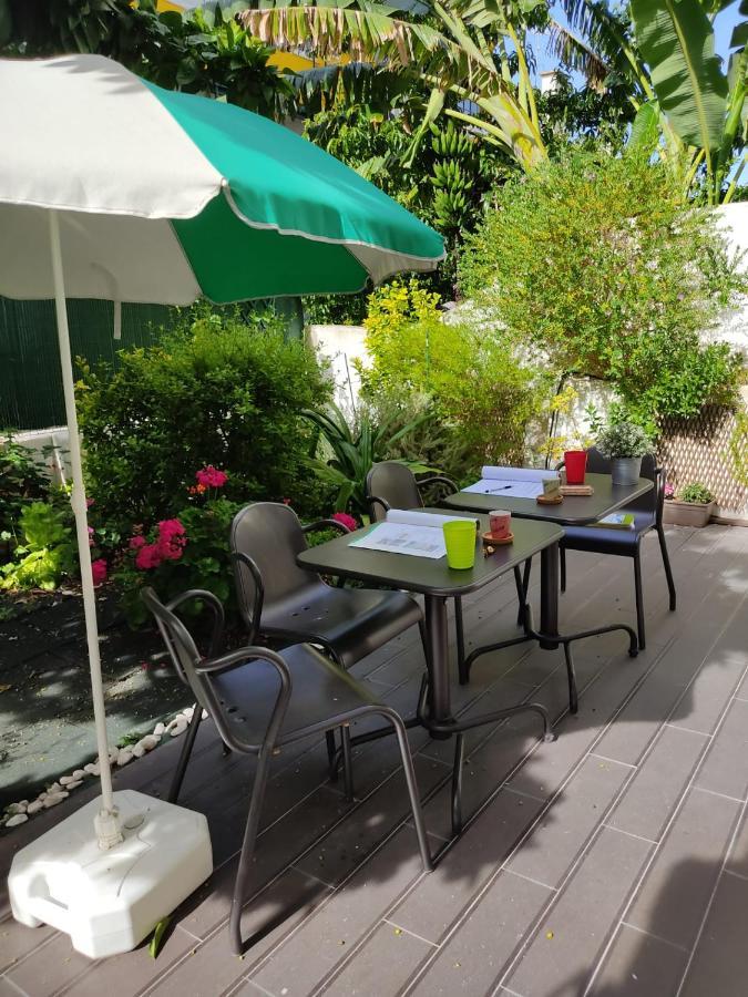 Sunny Orange Garden In Lisboa