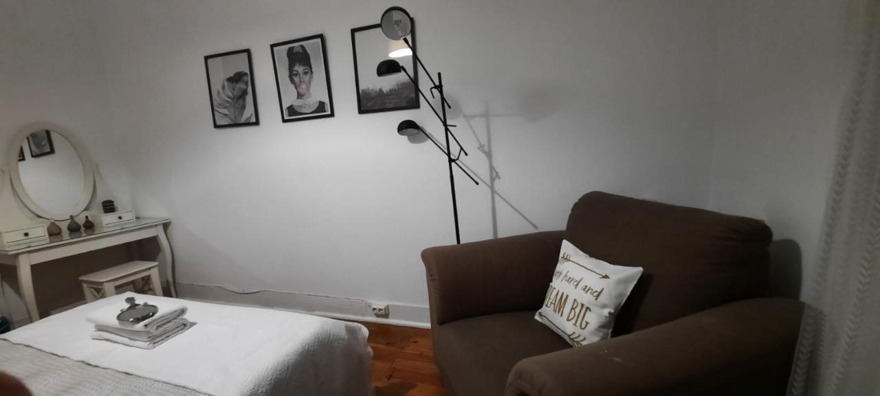 Apartment Sunny Terrace Apt, Close To Downtown! 2 Bedroom Flat Lisbon