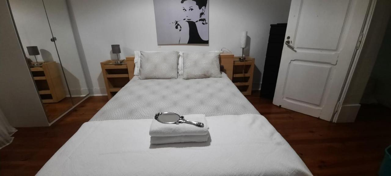 Apartment Sunny Terrace Apt, Close To Downtown! 2 Bedroom Flat Lisbon