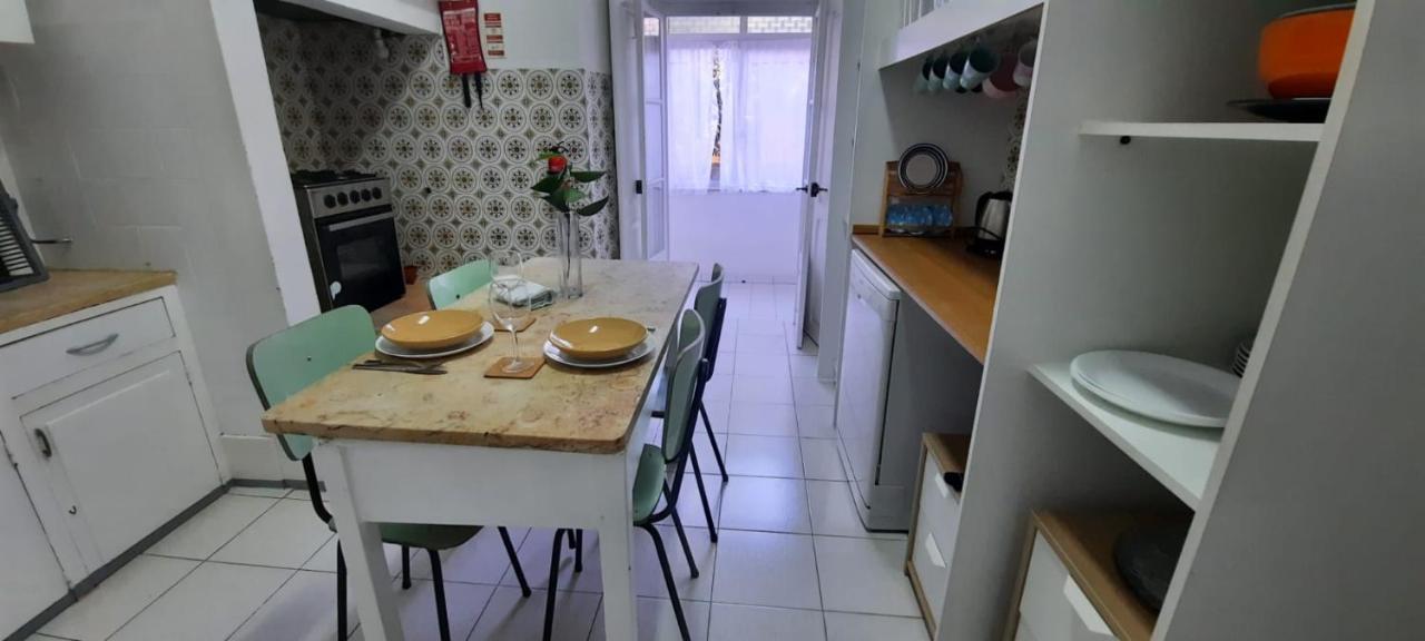 Apartment Sunny Terrace Apt, Close To Downtown! 2 Bedroom Flat *
