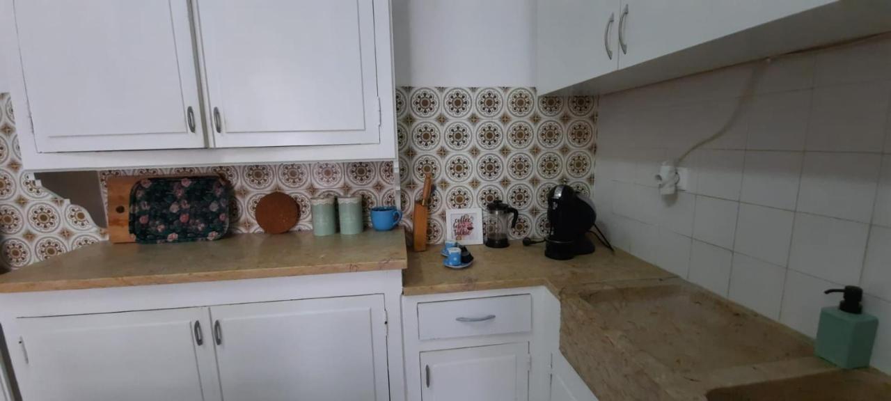 Sunny Terrace Apt, Close To Downtown! 2 Bedroom Flat Apartment *