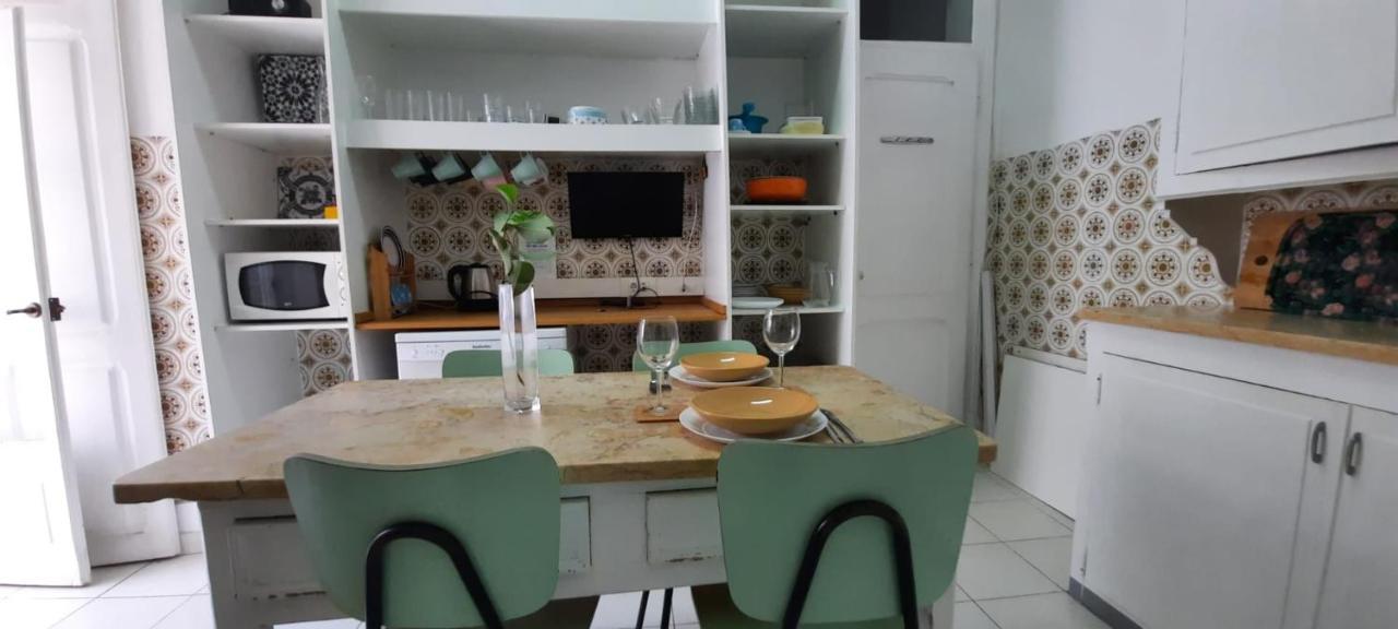 Sunny Terrace Apt, Close To Downtown! 2 Bedroom Flat Apartment Lisbon