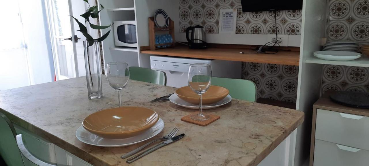Sunny Terrace Apt, Close To Downtown! 2 Bedroom Flat Apartment Lisbon