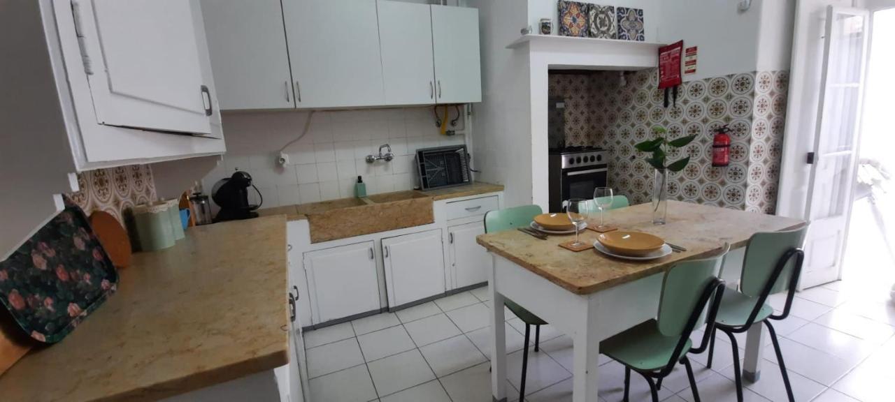 Apartment Sunny Terrace Apt, Close To Downtown! 2 Bedroom Flat Lisbon