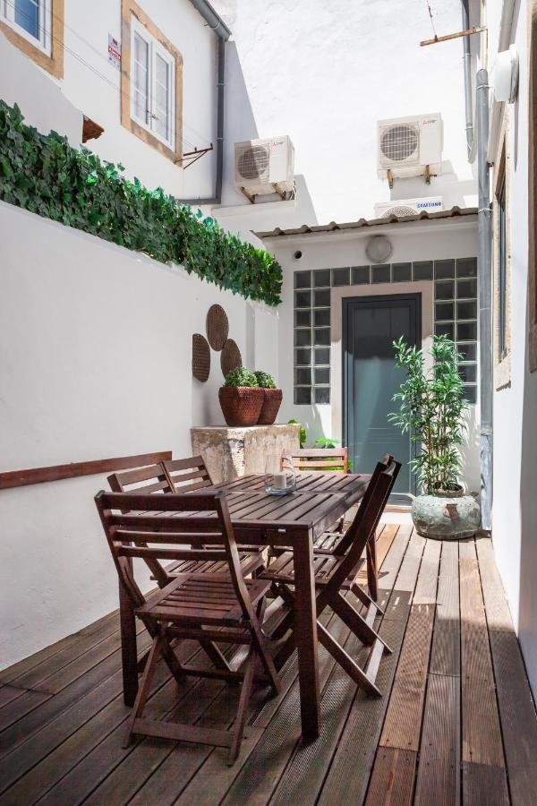 Alfama Terrace With Authentic Xviii Tiles And Historic Notes 3 Bedrooms & 2 Bathrooms Ac Apartment