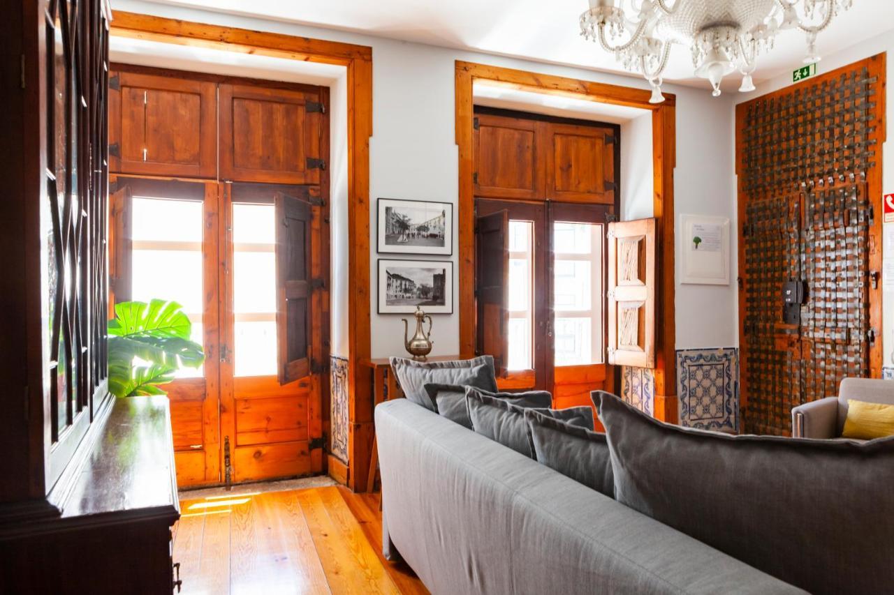 Alfama Terrace With Authentic Xviii Tiles And Historic Notes 3 Bedrooms & 2 Bathrooms Ac * Lisbon