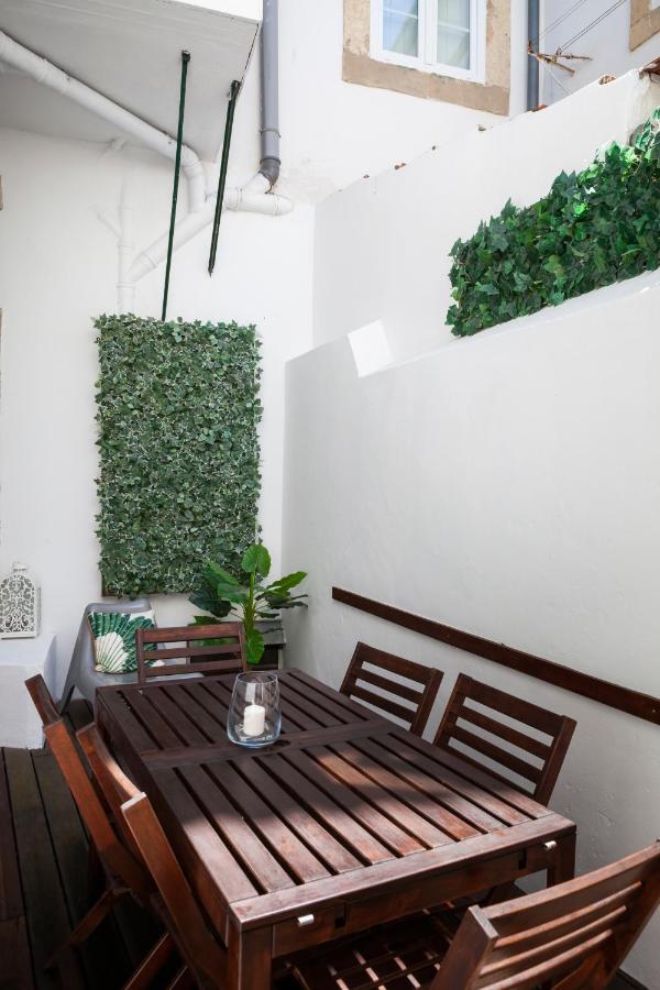 Alfama Terrace With Authentic Xviii Tiles And Historic Notes 3 Bedrooms & 2 Bathrooms Ac Apartment *