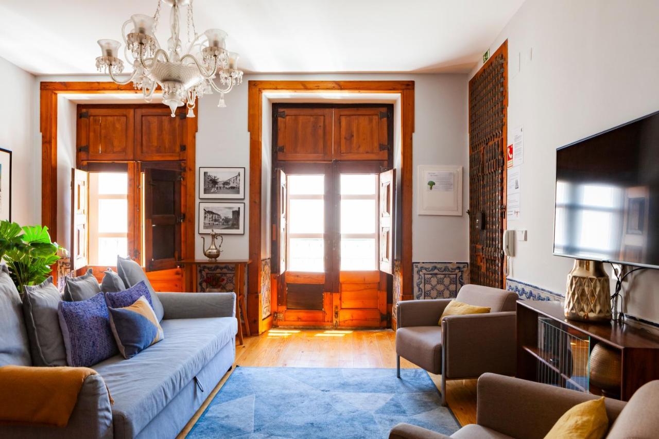 Alfama Terrace With Authentic Xviii Tiles And Historic Notes 3 Bedrooms & 2 Bathrooms Ac Apartment Lisbon