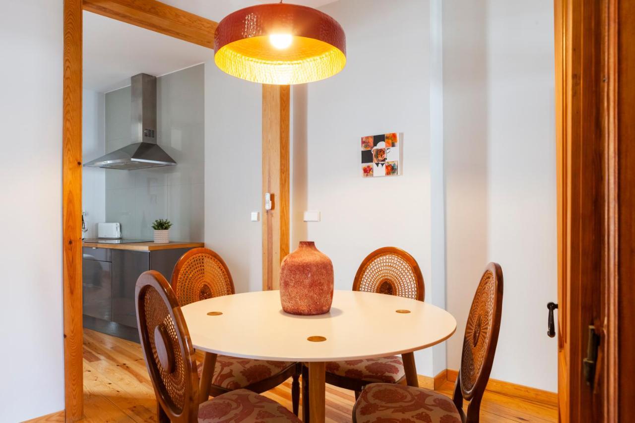 Alfama Terrace With Authentic Xviii Tiles And Historic Notes 3 Bedrooms & 2 Bathrooms Ac Apartment