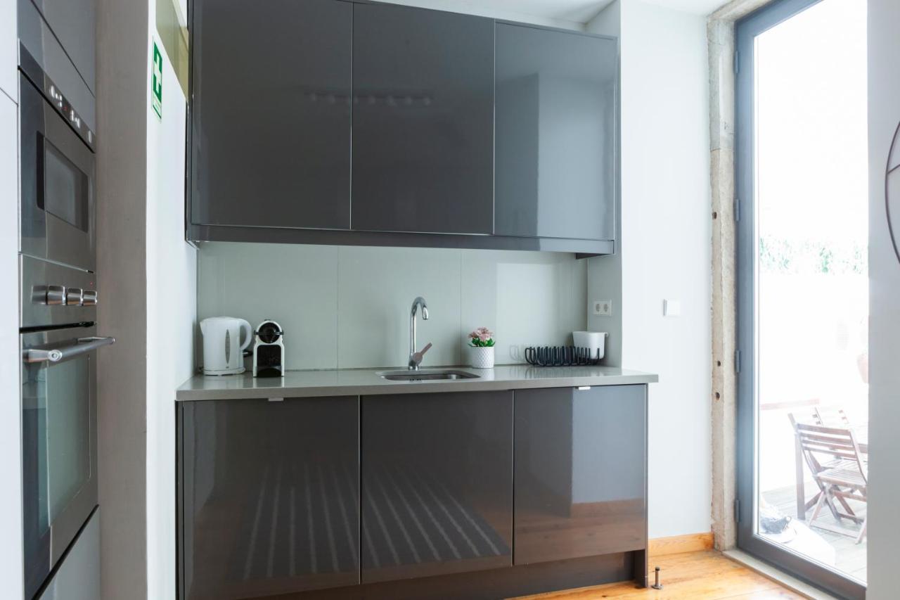 Alfama Terrace With Authentic Xviii Tiles And Historic Notes 3 Bedrooms & 2 Bathrooms Ac * Lisbon