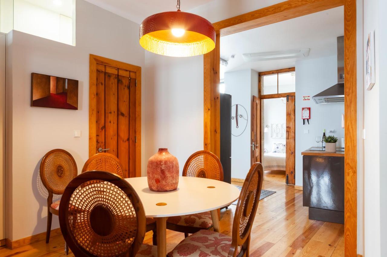 Alfama Terrace With Authentic Xviii Tiles And Historic Notes 3 Bedrooms & 2 Bathrooms Ac Lisbon