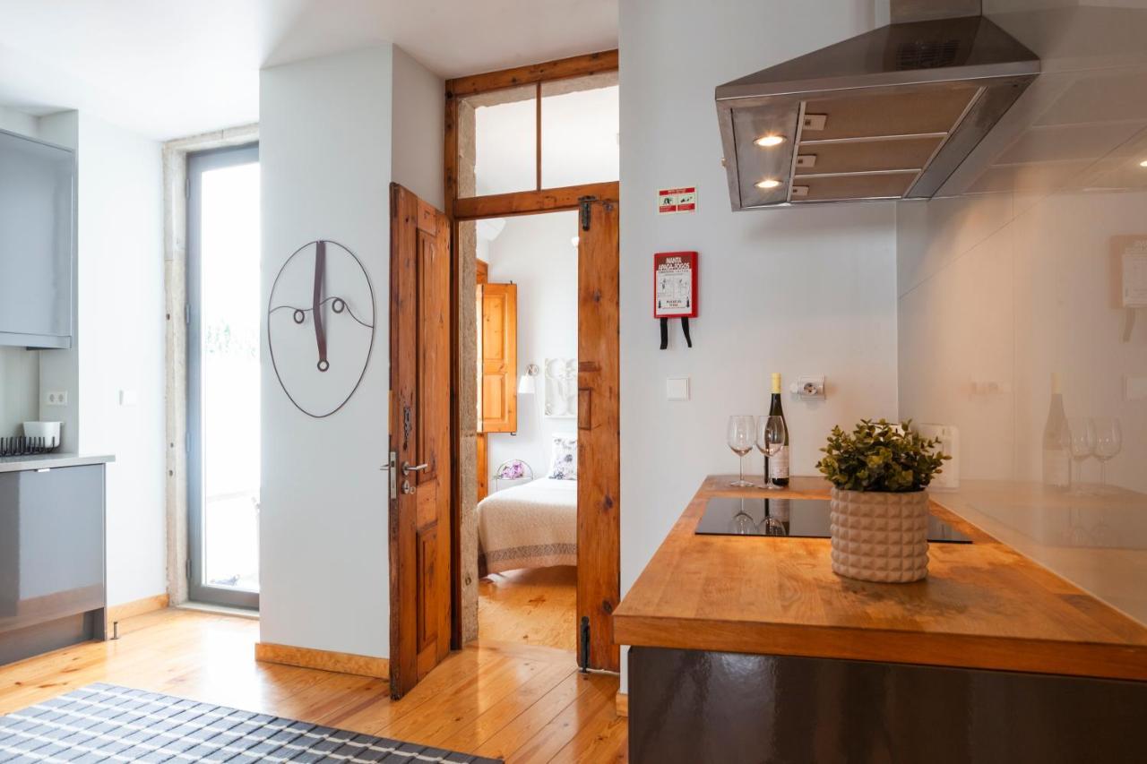 Alfama Terrace With Authentic Xviii Tiles And Historic Notes 3 Bedrooms & 2 Bathrooms Ac *