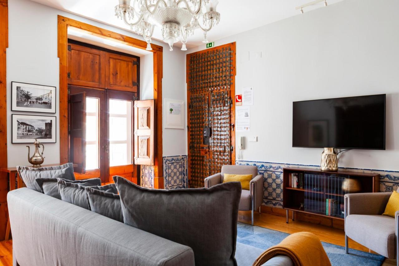 Alfama Terrace With Authentic Xviii Tiles And Historic Notes 3 Bedrooms & 2 Bathrooms Ac Apartment *