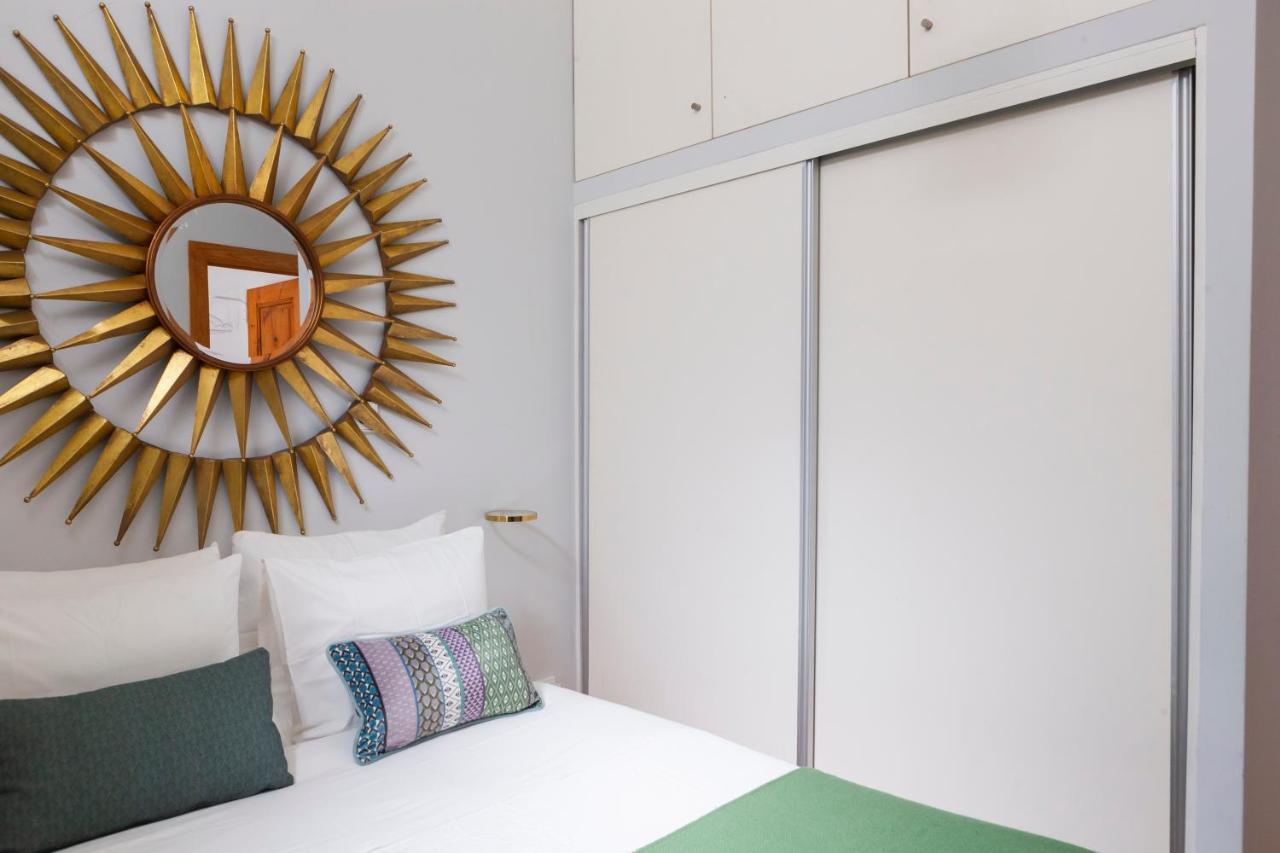 Apartment Alfama Terrace With Authentic Xviii Tiles And Historic Notes 3 Bedrooms & 2 Bathrooms Ac Lisbon