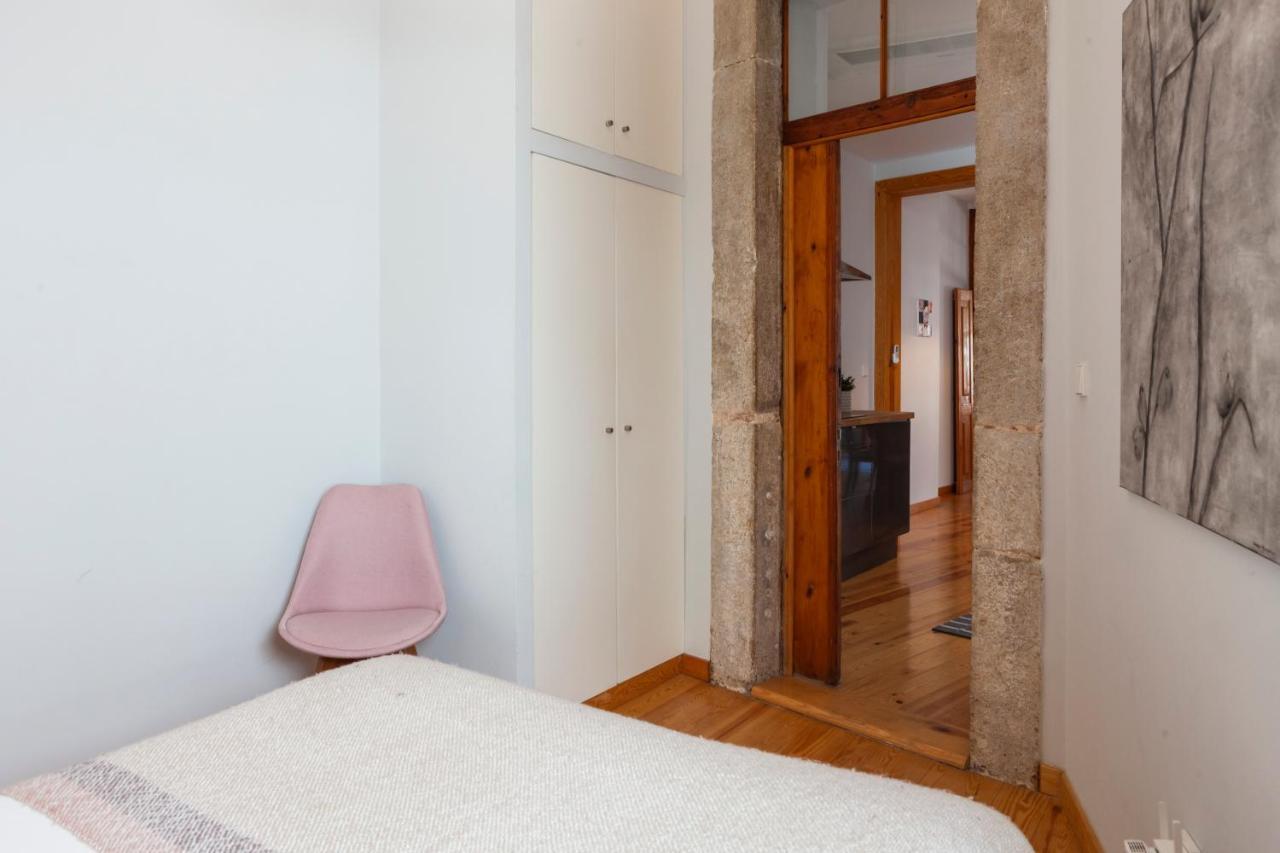 Alfama Terrace With Authentic Xviii Tiles And Historic Notes 3 Bedrooms & 2 Bathrooms Ac Apartment Lisbon