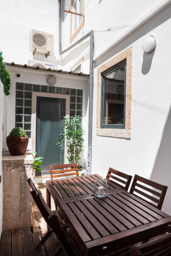 Alfama Terrace With Authentic Xviii Tiles And Historic Notes 3 Bedrooms & 2 Bathrooms Ac