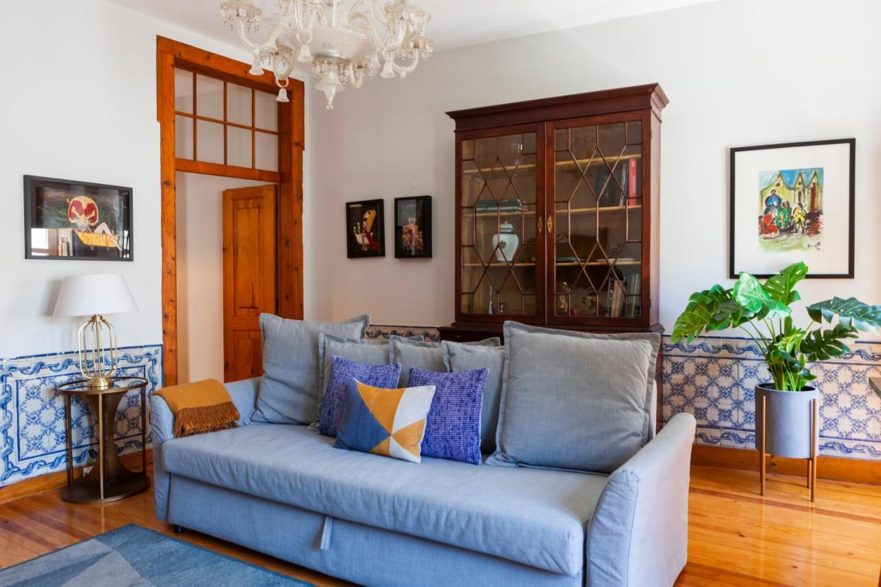 Alfama Terrace With Authentic Xviii Tiles And Historic Notes 3 Bedrooms & 2 Bathrooms Ac