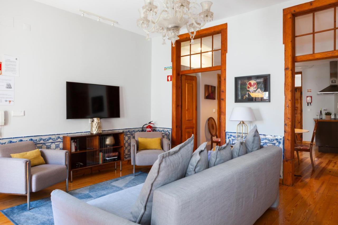 Alfama Terrace With Authentic Xviii Tiles And Historic Notes 3 Bedrooms & 2 Bathrooms Ac Apartment