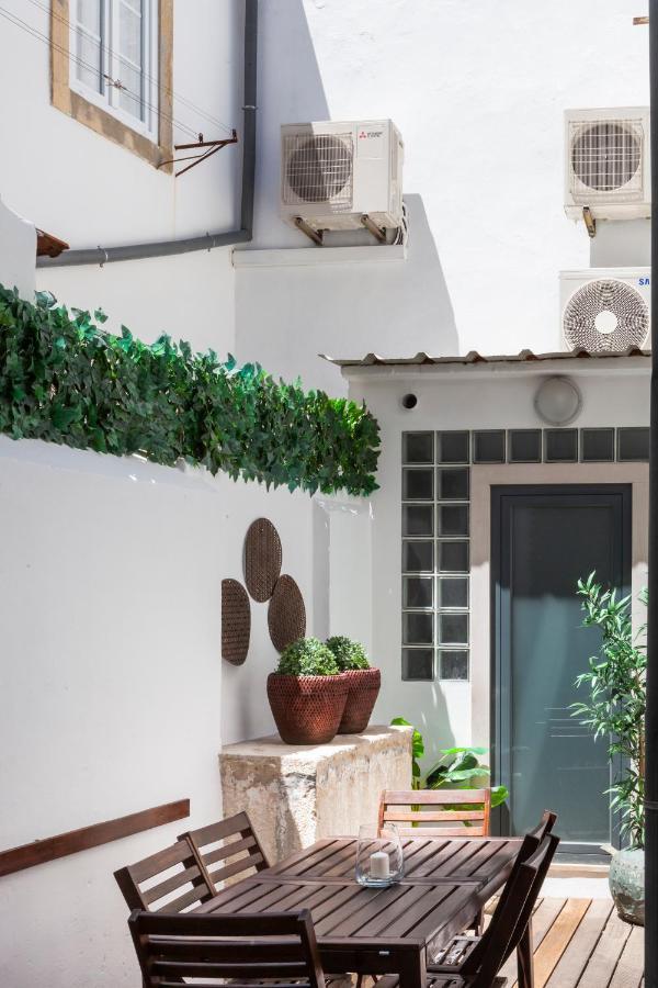 Alfama Terrace With Authentic Xviii Tiles And Historic Notes 3 Bedrooms & 2 Bathrooms Ac