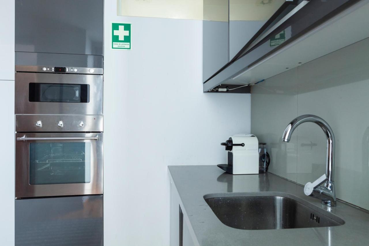 Apartment Alfama Terrace With Authentic Xviii Tiles And Historic Notes 3 Bedrooms & 2 Bathrooms Ac