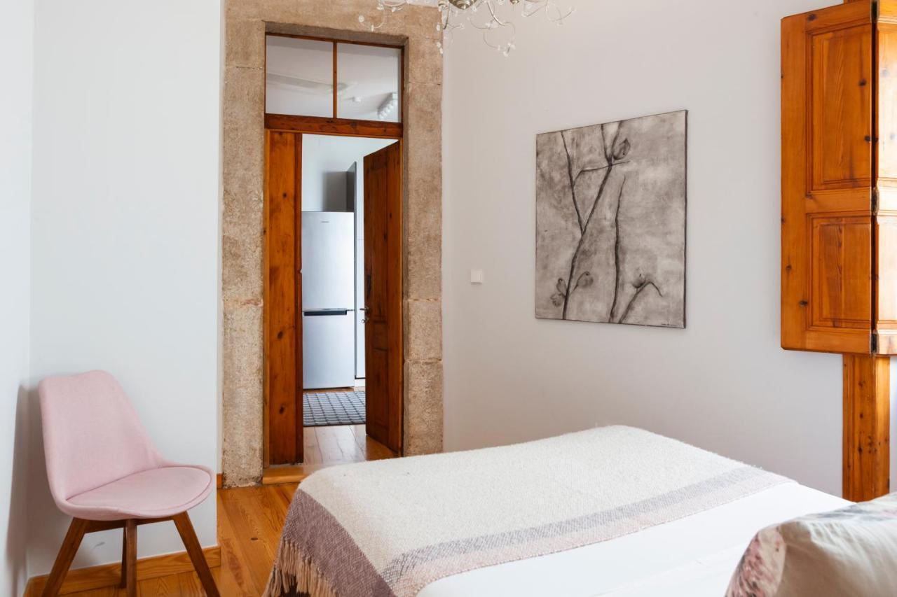Apartment Alfama Terrace With Authentic Xviii Tiles And Historic Notes 3 Bedrooms & 2 Bathrooms Ac *
