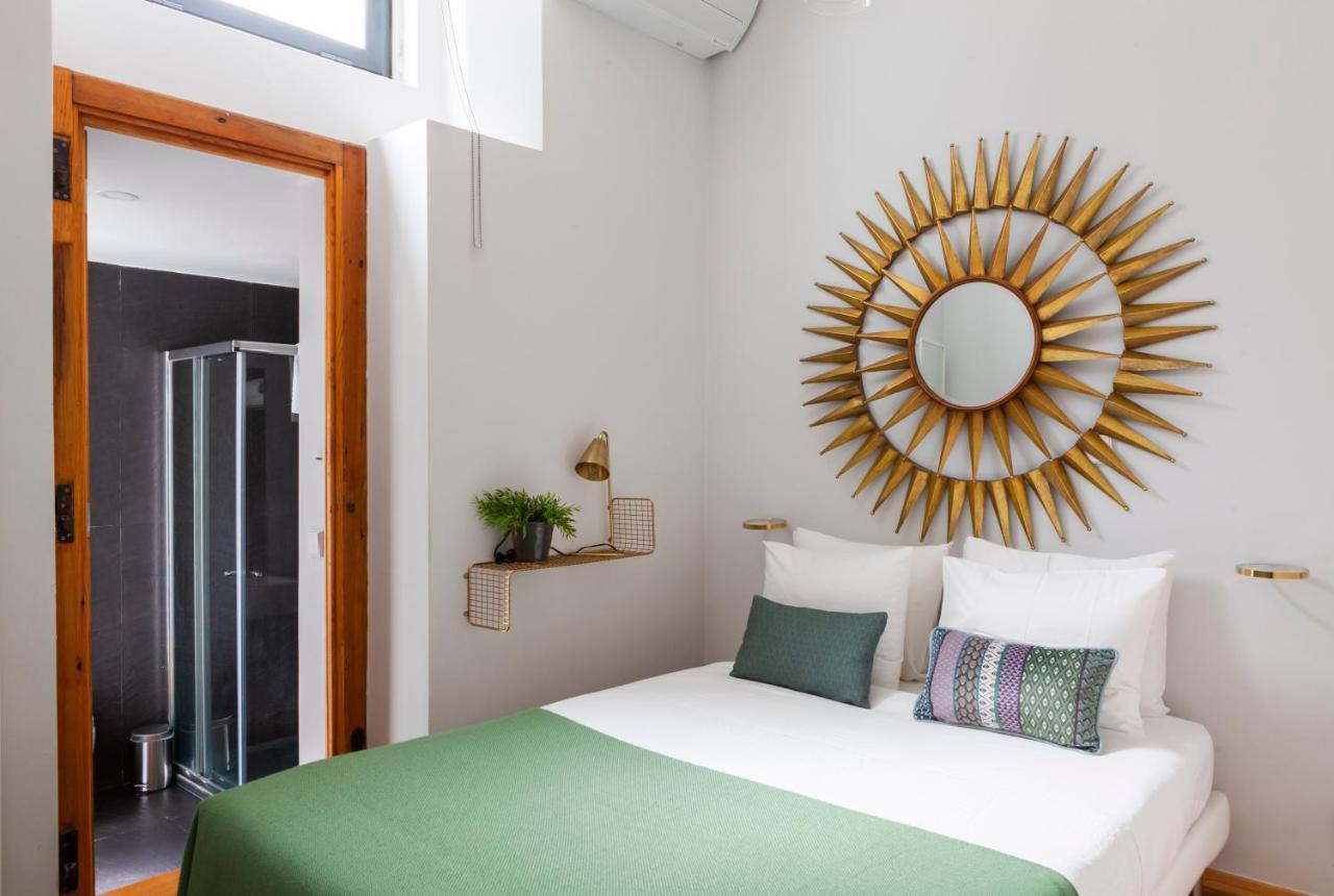 Alfama Terrace With Authentic Xviii Tiles And Historic Notes 3 Bedrooms & 2 Bathrooms Ac Lisbon