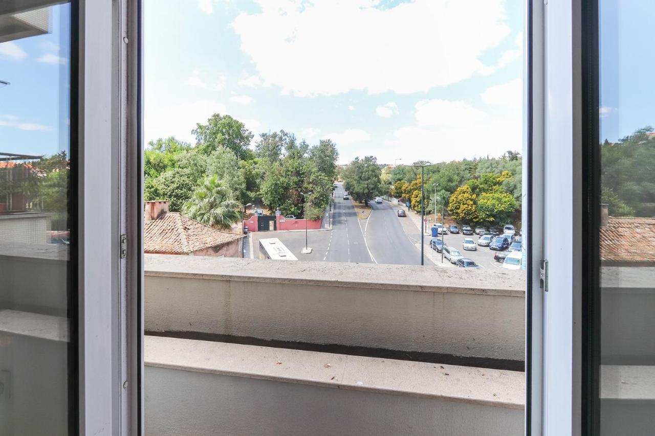 Alcantara Balcony By Homing Apartment