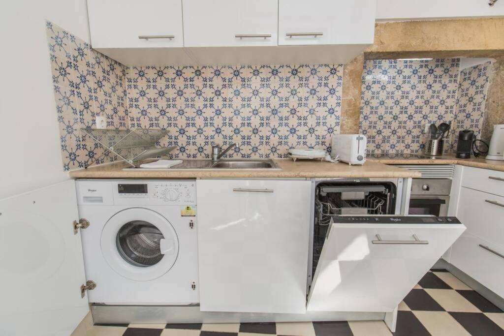 Apartamento 135 A - In Tranquil Flat In Alfama Near Se And Castle