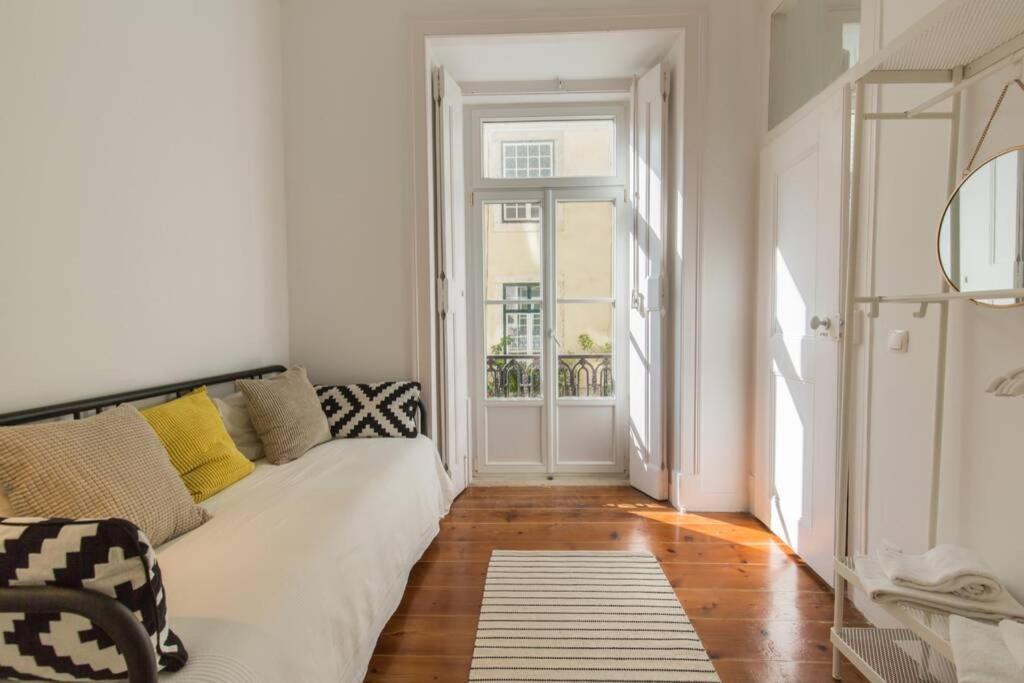 Apartamento 135 A - In Tranquil Flat In Alfama Near Se And Castle *