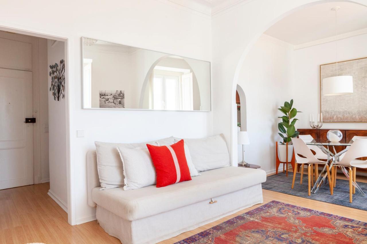 Alfama Scenic View: Charming 19th Century Apartment