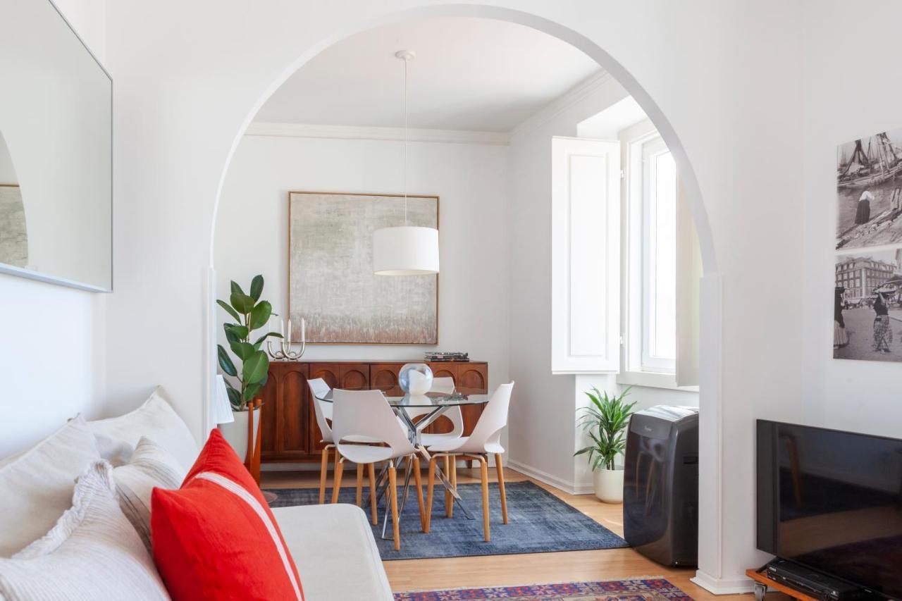 Alfama Scenic View: Charming 19th Century Apartment