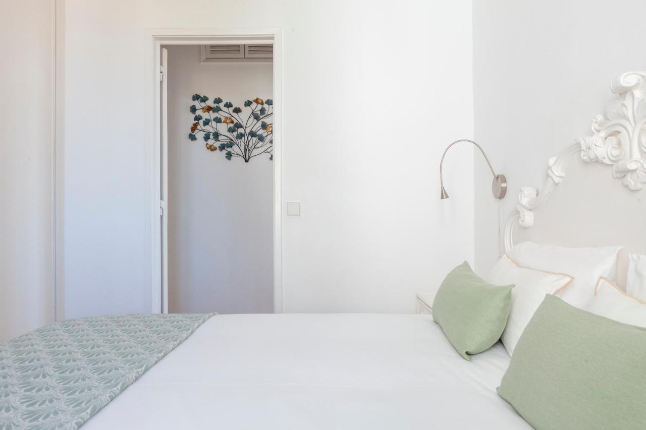 Alfama Scenic View: Charming 19th Century Apartment Lisbon