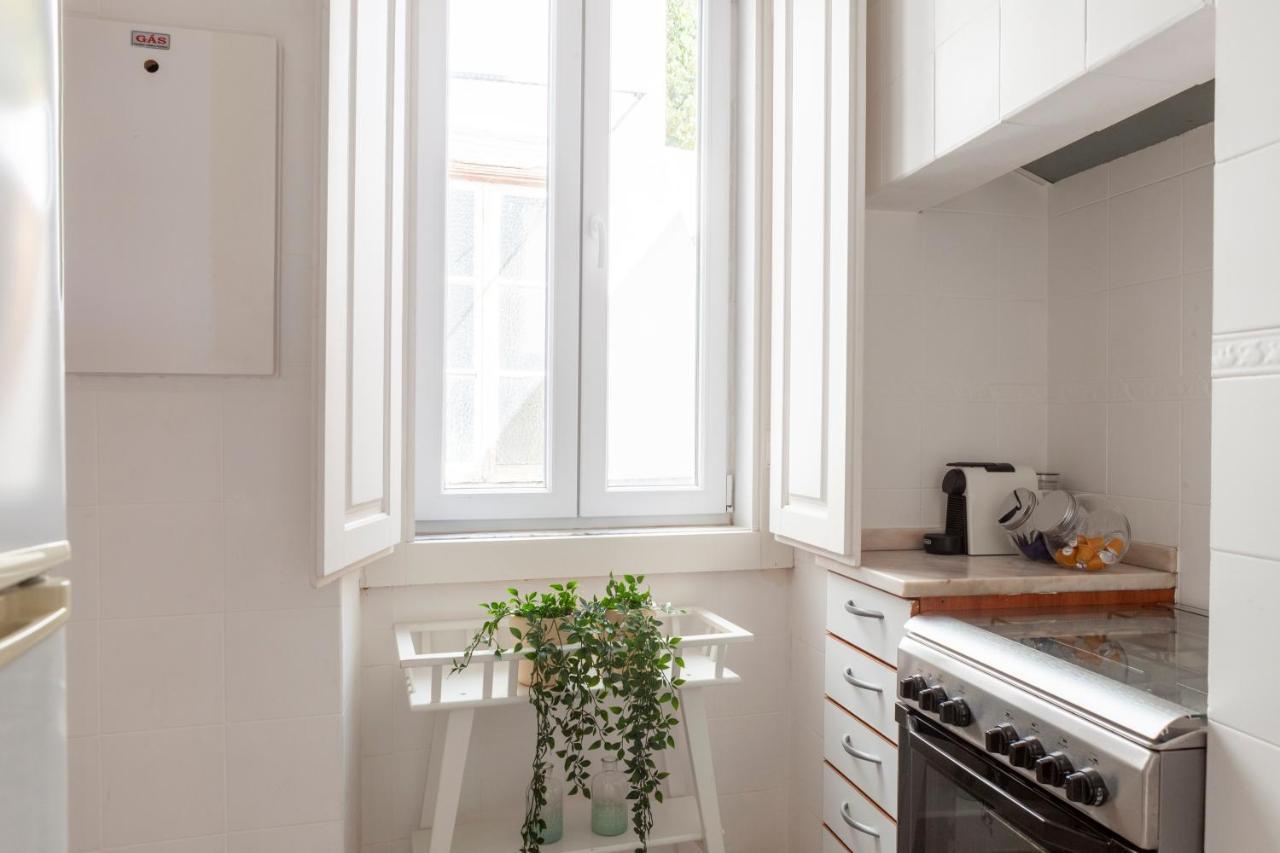 Alfama Scenic View: Charming 19th Century Apartment *