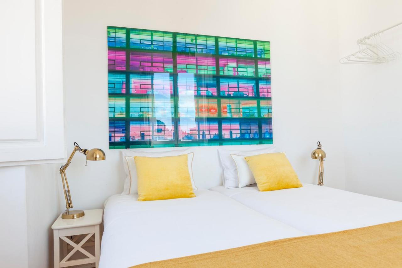 Alfama Scenic View: Charming 19th Century Apartment Lisbon
