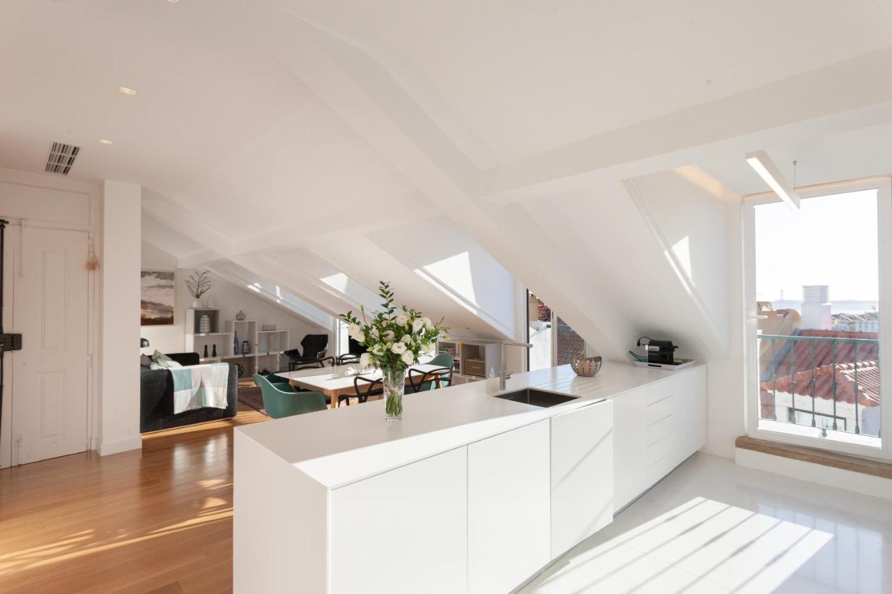 Alfama Charming With Amazing River View And Terrace Apartamento *