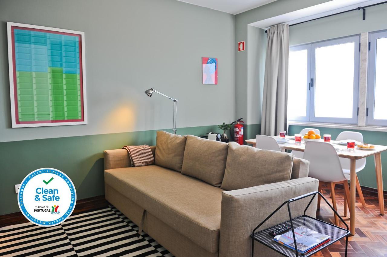 Pop The Cork In By Misha's Place 5b * Lisbon