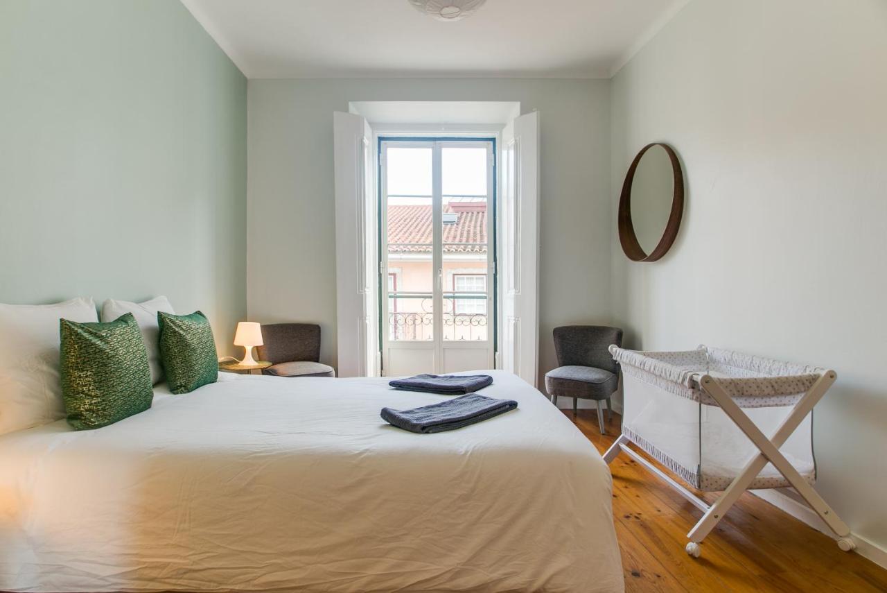 Apartment Spacious, Bright And Newly Renovated 2 Bedroom Apartment, Historical Center, Madragoa Lisbon