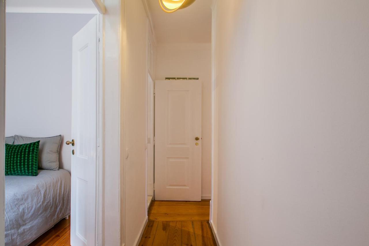 Apartment Spacious, Bright And Newly Renovated 2 Bedroom Apartment, Historical Center, Madragoa Lisbon