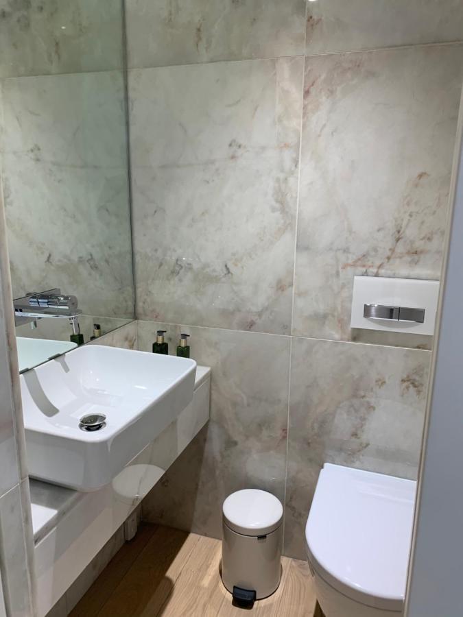 New!! Luxury Avenida Da Liberdade Flat- With Rooftop And Pool Apartment Lisbon