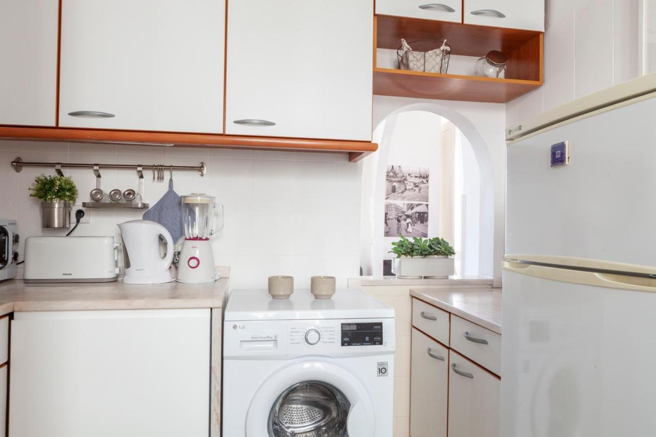 Alfama Scenic View: Charming 19th Century Apartment Lisbon