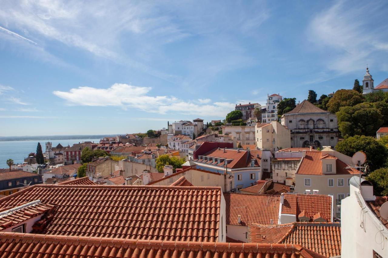 Alfama Scenic View: Charming 19th Century Apartment *