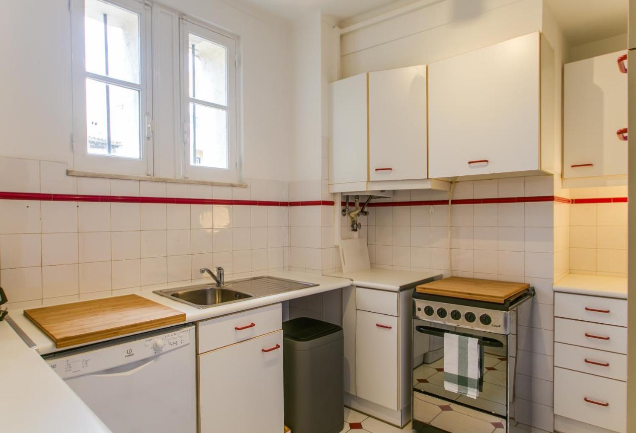 Apartment Spacious, Bright And Newly Renovated 2 Bedroom Apartment, Historical Center, Madragoa Lisbon