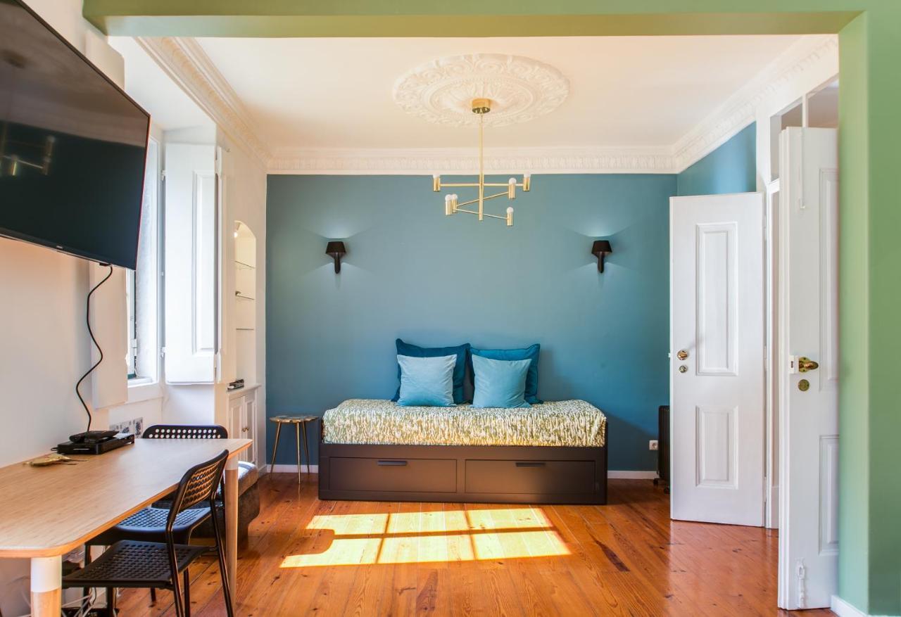 Spacious, Bright And Newly Renovated 2 Bedroom Apartment, Historical Center, Madragoa * Lisbon