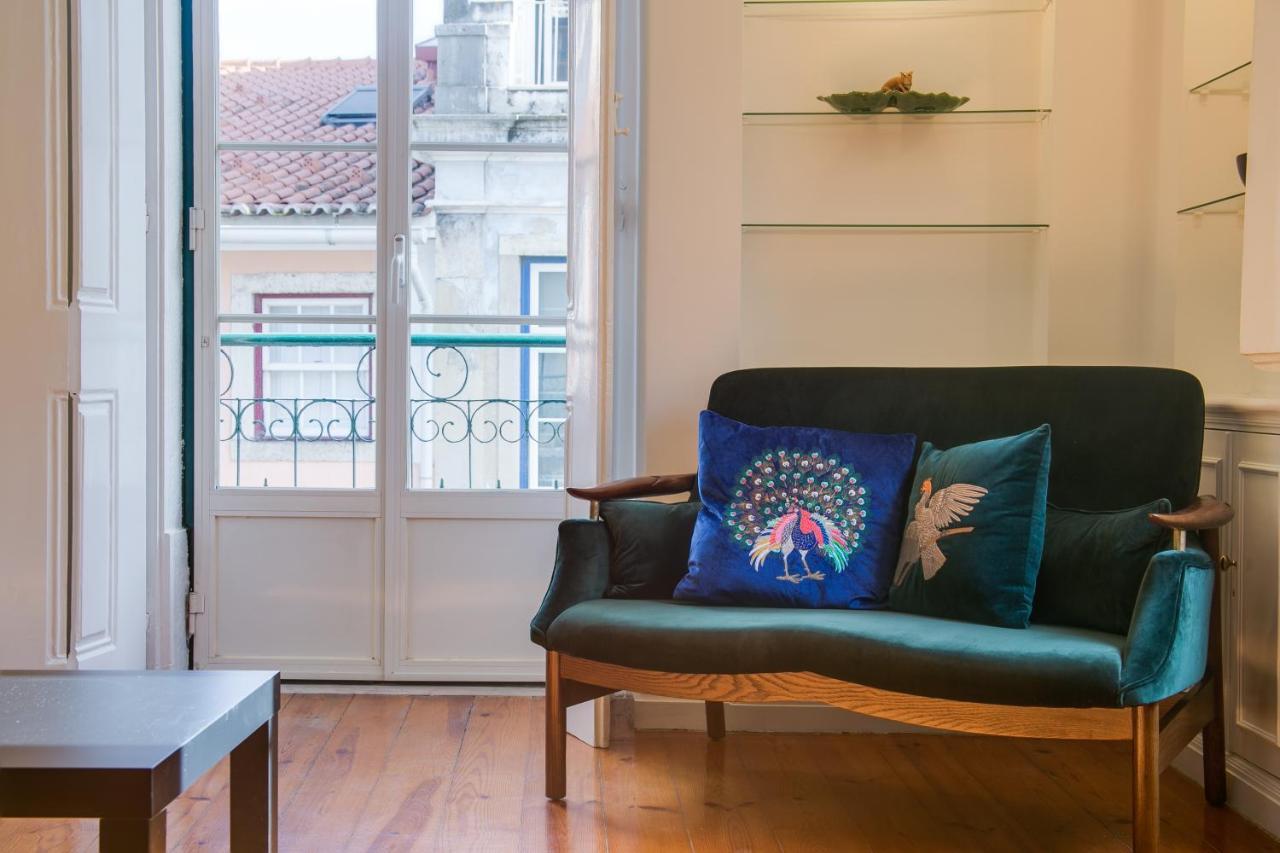 Spacious, Bright And Newly Renovated 2 Bedroom Apartment, Historical Center, Madragoa