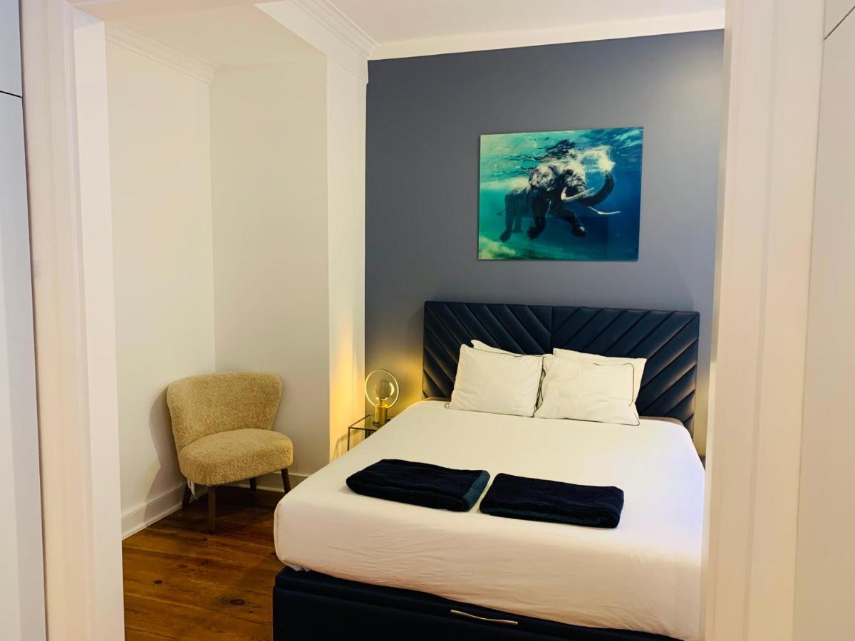 Apartment Spacious 1 Bedroom With A Parking Spot In Chiado Lisbon