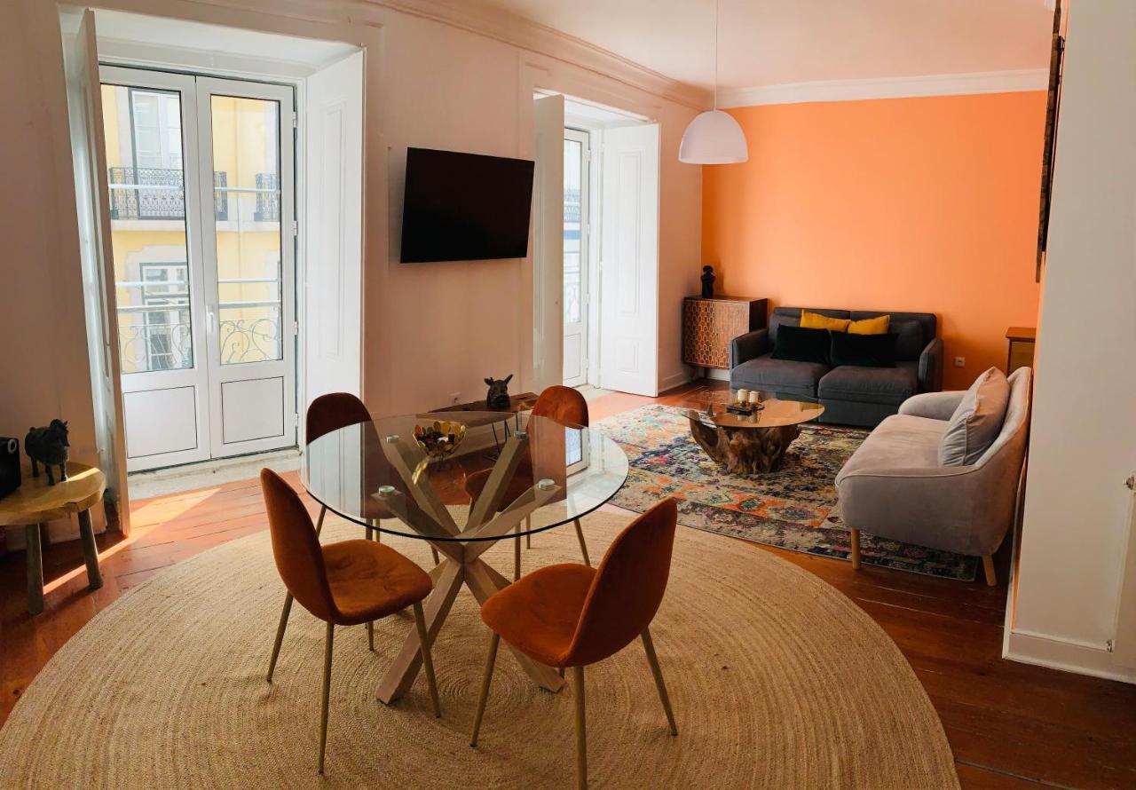 Spacious 1 Bedroom With A Parking Spot In Chiado Apartment Lisbon