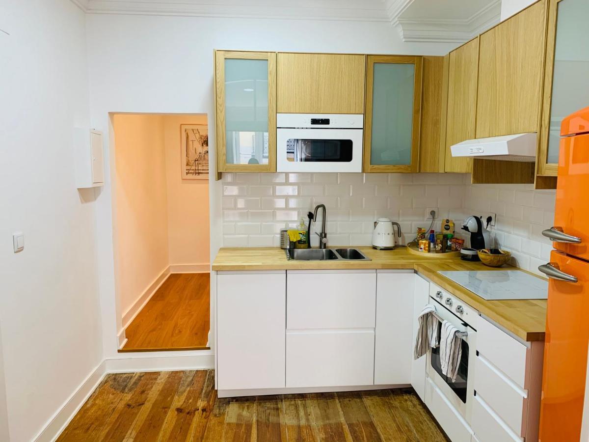 Spacious 1 Bedroom With A Parking Spot In Chiado Lisbon