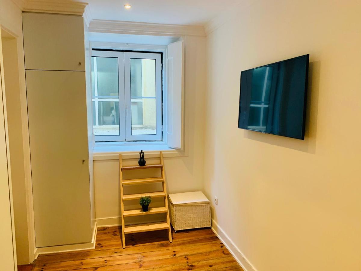 Spacious 1 Bedroom With A Parking Spot In Chiado * Lisbon