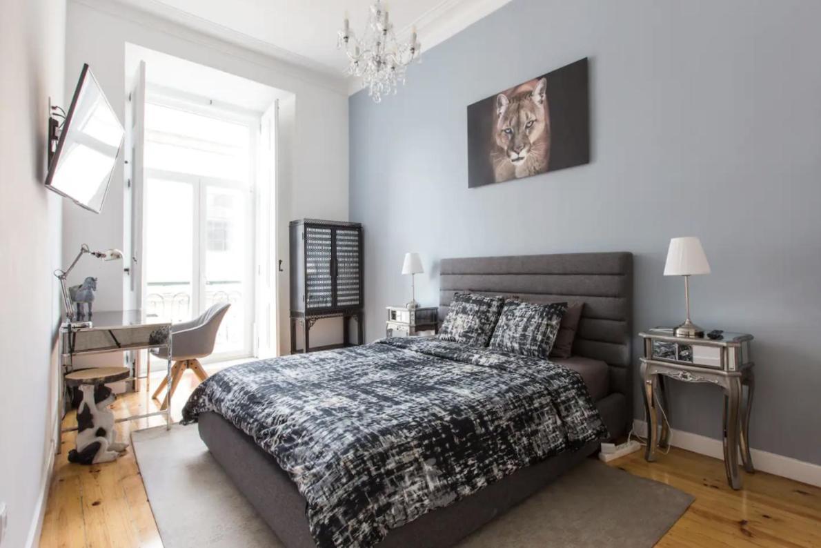 Beautiful 2br High Ceiling/50m From Timeout Market * Lisboa